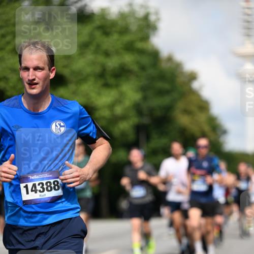 29.06.2025 - hella hamburg halbmarathon Dr. Thomas Lammeyer http://msf.ph/oto/8235230 29.06.2025 09:50:38 Kennedybrücke 1002, 1396, 1407, 1411, 1910, 1959, 2121, 2228, 2563, 2774, 2836, 2851, 3790, 3935, 4246, 4740, 6032, 6305, 6473, 6915, 7080, 7622, 7831, 7867, 7972, 8366, 9376, 9508, 10771, 11055, 11370 meine-sportfotos.de