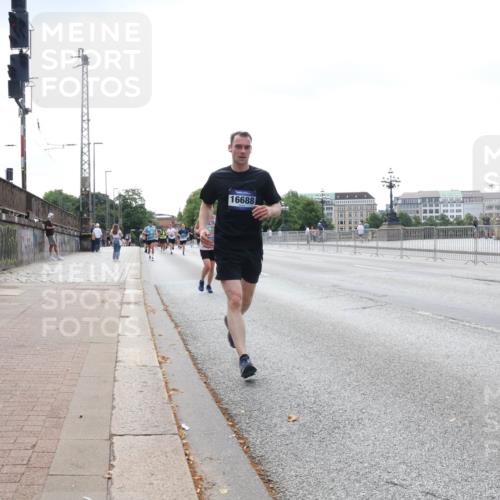 29.06.2025 - hella hamburg halbmarathon Lena Gebhardt http://msf.ph/oto/8235233 29.06.2025 10:09:29 Lombardsbrücke 1147, 1188, 1456, 1483, 1513, 1823, 1838, 2978, 4859, 5806, 5885, 6674, 7187, 8090, 8685, 9297, 9306, 9718, 9988, 10194, 10819, 11067, 11496, 12156, 12509, 12862, 13210, 13660, 13739, 14736, 15697, 16688, 16918, 17347, 17630, 18440, 18505, 18726, 18727, 19166, 19242 meine-sportfotos.de