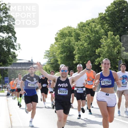 29.06.2025 - hella hamburg halbmarathon Jannik Wohlers http://msf.ph/oto/8235237 29.06.2025 09:53:25 Lombardsbrücke 1098, 2270, 2516, 2823, 2890, 2937, 3004, 4140, 4247, 4949, 5115, 5362, 5532, 5650, 6309, 6388, 6575, 7167, 7385, 7448, 7480, 7734, 8023, 8269, 9030, 9043, 9633, 9723, 10792, 11077, 11936, 12271, 13223, 13225, 13554, 13667, 14262, 14415, 14618, 14619, 14730, 14764, 15026, 15611, 15851, 16084, 16136, 16466, 16475, 16549, 16624, 16625, 16677, 16766, 17032, 17033, 17376, 17997, 18066, 18249, 18718, 18790, 18873, 18922 meine-sportfotos.de
