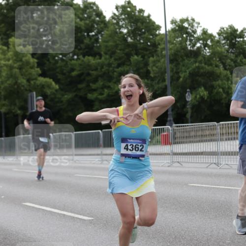 29.06.2025 - hella hamburg halbmarathon Jannik Wohlers http://msf.ph/oto/8235285 29.06.2025 10:28:37 Lombardsbrücke 1518, 1869, 2688, 3717, 4161, 4362, 4834, 4982, 5167, 6345, 7169, 8048, 12099, 12404, 12442, 14205, 15143, 15452, 15453, 15952, 15955 meine-sportfotos.de