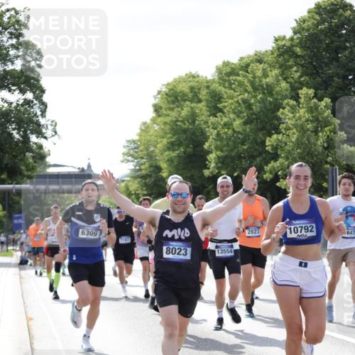 29.06.2025 - hella hamburg halbmarathon Jannik Wohlers http://msf.ph/oto/8235287 29.06.2025 09:53:26 Lombardsbrücke 1098, 2270, 2516, 2823, 2890, 2937, 3004, 4140, 4247, 4949, 5115, 5362, 5532, 5650, 6309, 6388, 6575, 7167, 7385, 7448, 7480, 7734, 8023, 8269, 9030, 9043, 9633, 9723, 10792, 11077, 11936, 12271, 13223, 13225, 13554, 13667, 14415, 14618, 14619, 14730, 14764, 15026, 15611, 15851, 16136, 16466, 16475, 16549, 16624, 16625, 16677, 16766, 17032, 17033, 17363, 17376, 17997, 18066, 18249, 18718, 18790, 18873, 18922 meine-sportfotos.de