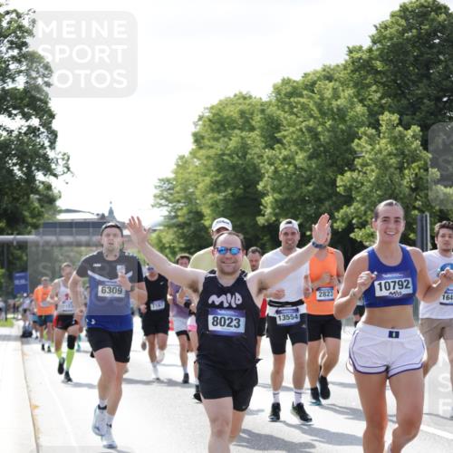 29.06.2025 - hella hamburg halbmarathon Jannik Wohlers http://msf.ph/oto/8235297 29.06.2025 09:53:26 Lombardsbrücke 1098, 2270, 2516, 2823, 2890, 2937, 3004, 4140, 4247, 4949, 5115, 5362, 5532, 5650, 6309, 6388, 6575, 7167, 7385, 7448, 7480, 7734, 8023, 8269, 9030, 9043, 9633, 9723, 10792, 11077, 11936, 12271, 13223, 13225, 13554, 13667, 14415, 14618, 14619, 14730, 14764, 15026, 15611, 15851, 16136, 16466, 16475, 16549, 16624, 16625, 16677, 16766, 17032, 17033, 17363, 17376, 17997, 18066, 18249, 18718, 18790, 18873, 18922 meine-sportfotos.de