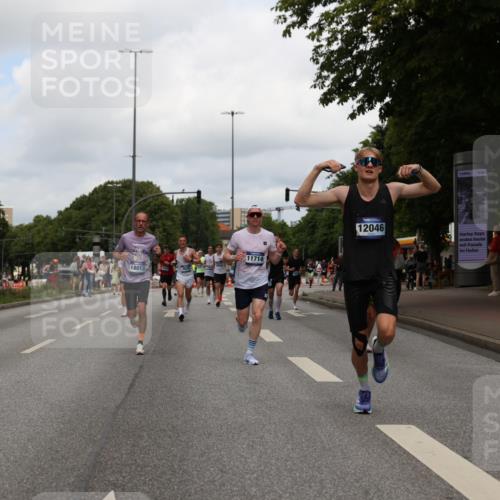 29.06.2025 - hella hamburg halbmarathon Yannick Fuchs http://msf.ph/oto/8235311 29.06.2025 10:34:29 20KM 1358, 1975, 2573, 2972, 3547, 3626, 4381, 4398, 4766, 4888, 5752, 6149, 6152, 7495, 7622, 8346, 8467, 8574, 8933, 9116, 9540, 11284, 11714, 11806, 12046, 12091, 12372, 13190, 14077, 14699, 15421, 15435, 15813, 15828, 16580, 17425, 17792, 17916, 17973, 18013, 18154 meine-sportfotos.de