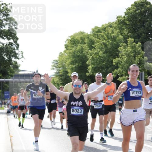 29.06.2025 - hella hamburg halbmarathon Jannik Wohlers http://msf.ph/oto/8235340 29.06.2025 09:53:26 Lombardsbrücke 1098, 2270, 2516, 2823, 2890, 2937, 3004, 4140, 4247, 4949, 5115, 5362, 5532, 5650, 6309, 6388, 6575, 7167, 7385, 7448, 7480, 7734, 8023, 8269, 9030, 9043, 9633, 9723, 10792, 11077, 11936, 12271, 13223, 13225, 13554, 13667, 14415, 14618, 14619, 14730, 14764, 15026, 15611, 15851, 16136, 16466, 16475, 16549, 16624, 16625, 16677, 16766, 17032, 17033, 17363, 17376, 17997, 18066, 18249, 18718, 18790, 18873, 18922 meine-sportfotos.de