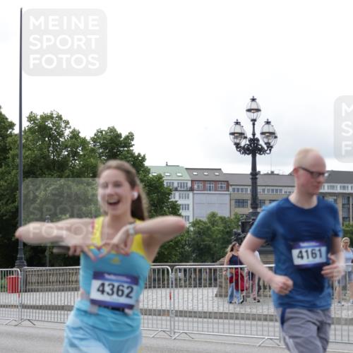 29.06.2025 - hella hamburg halbmarathon Jannik Wohlers http://msf.ph/oto/8235345 29.06.2025 10:28:37 Lombardsbrücke 1518, 1869, 2688, 3717, 4161, 4362, 4834, 4982, 5167, 6345, 7169, 8048, 12099, 12404, 12442, 14205, 15143, 15452, 15453, 15952, 15955 meine-sportfotos.de