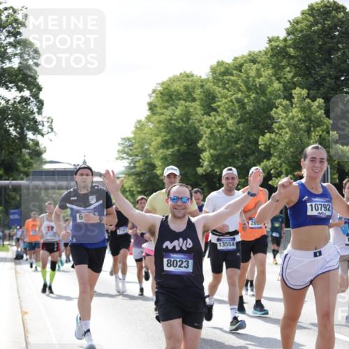 29.06.2025 - hella hamburg halbmarathon Jannik Wohlers http://msf.ph/oto/8235356 29.06.2025 09:53:26 Lombardsbrücke 1098, 2270, 2516, 2823, 2890, 2937, 3004, 4140, 4247, 4949, 5115, 5362, 5532, 5650, 6309, 6388, 6575, 7167, 7385, 7448, 7480, 7734, 8023, 8269, 9030, 9043, 9633, 9723, 10792, 11077, 11936, 12271, 13223, 13225, 13554, 13667, 14415, 14618, 14619, 14730, 14764, 15026, 15611, 15851, 16136, 16466, 16475, 16549, 16624, 16625, 16677, 16766, 17032, 17033, 17363, 17376, 17997, 18066, 18249, 18718, 18790, 18873, 18922 meine-sportfotos.de