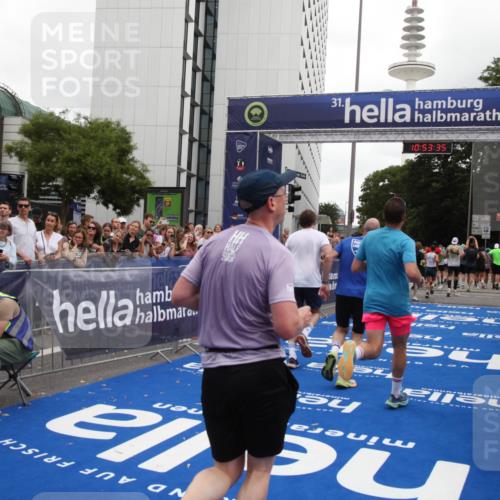 29.06.2025 - hella hamburg halbmarathon Michael Strokosch http://msf.ph/oto/8235358 29.06.2025 10:53:34 Ziel 1030, 1061, 1098, 1499, 1783, 2070, 5866, 6198, 6628, 6629, 11068, 12909, 13912, 13997, 15113, 15497, 17710, 18450, 18612 meine-sportfotos.de