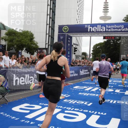 29.06.2025 - hella hamburg halbmarathon Michael Strokosch http://msf.ph/oto/8235377 29.06.2025 10:53:35 Ziel 1030, 1061, 1098, 1499, 1783, 2070, 3399, 5866, 6628, 6629, 11068, 12909, 13912, 15113, 15497, 17710, 18450, 18612 meine-sportfotos.de