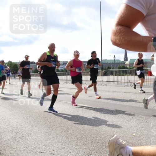 29.06.2025 - hella hamburg halbmarathon Lena Gebhardt http://msf.ph/oto/8235378 29.06.2025 09:56:13 Lombardsbrücke 1061, 1143, 1216, 1257, 1267, 1452, 1499, 1502, 1507, 1592, 1689, 2083, 2250, 2260, 2504, 2818, 2864, 2884, 2953, 3060, 3256, 3296, 3543, 3692, 3945, 4033, 4077, 4127, 4324, 4346, 4557, 4601, 4833, 5116, 5482, 5600, 5607, 5978, 6115, 6134, 6168, 6511, 6512, 6994, 7056, 7100, 7178, 7224, 7332, 7583, 7943, 8335, 8514, 8968, 8989, 8996, 9246, 9537, 10596 meine-sportfotos.de
