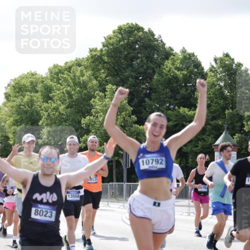 29.06.2025 - hella hamburg halbmarathon Jannik Wohlers http://msf.ph/oto/8235388 29.06.2025 09:53:26 Lombardsbrücke 1098, 2270, 2516, 2823, 2890, 2937, 3004, 4140, 4247, 4949, 5115, 5362, 5532, 5650, 6309, 6388, 6575, 7167, 7385, 7448, 7480, 7734, 8023, 8269, 9030, 9043, 9633, 9723, 10792, 11077, 11936, 12271, 13223, 13225, 13554, 13667, 14415, 14618, 14619, 14730, 14764, 15026, 15611, 15851, 16136, 16466, 16475, 16549, 16624, 16625, 16677, 16766, 17032, 17033, 17363, 17376, 17997, 18066, 18249, 18718, 18790, 18873, 18922 meine-sportfotos.de
