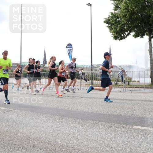 29.06.2025 - hella hamburg halbmarathon Lena Gebhardt http://msf.ph/oto/8235402 29.06.2025 10:33:39 Lombardsbrücke 1189, 1275, 1417, 1764, 1896, 1995, 2038, 2054, 2085, 2342, 2482, 2776, 2838, 3170, 3264, 3340, 3341, 3345, 3560, 3812, 4164, 4361, 4433, 4445, 4449, 4479, 4696, 4942, 5075, 5096, 5141, 5557, 5566, 5569, 5691, 5821, 5822, 5887, 6109, 6364, 6515, 6516, 6773, 6854, 6956, 6999, 7027, 7565, 7653, 7705, 8021, 8157, 8202, 8282, 8375, 8377, 8383, 8401, 8595, 8891, 9094, 9234, 9258, 9289, 9438, 9591, 9592, 9750, 9780, 9799, 9875, 9995, 10007, 10071, 10561, 11713, 11811, 11826 meine-sportfotos.de