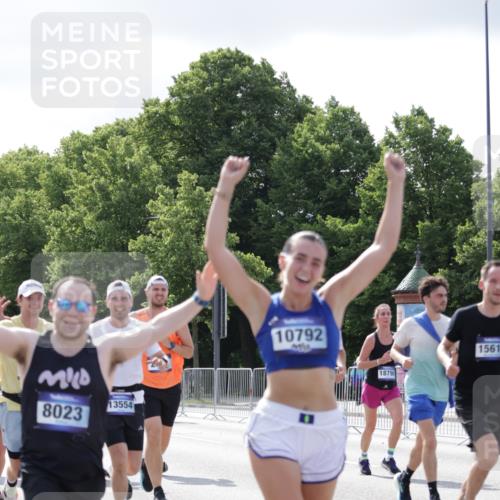 29.06.2025 - hella hamburg halbmarathon Jannik Wohlers http://msf.ph/oto/8235462 29.06.2025 09:53:26 Lombardsbrücke 1098, 2270, 2516, 2823, 2890, 2937, 3004, 4140, 4247, 4949, 5115, 5362, 5532, 5650, 6309, 6388, 6575, 7167, 7385, 7448, 7480, 7734, 8023, 8269, 9030, 9043, 9633, 9723, 10792, 11077, 11936, 12271, 13223, 13225, 13554, 13667, 14415, 14618, 14619, 14730, 14764, 15026, 15611, 15851, 16136, 16466, 16475, 16549, 16624, 16625, 16677, 16766, 17032, 17033, 17363, 17376, 17997, 18066, 18249, 18718, 18790, 18873, 18922 meine-sportfotos.de