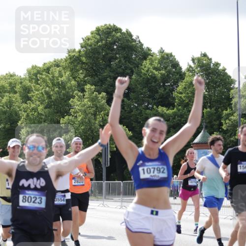 29.06.2025 - hella hamburg halbmarathon Jannik Wohlers http://msf.ph/oto/8235488 29.06.2025 09:53:26 Lombardsbrücke 1098, 2270, 2516, 2823, 2890, 2937, 3004, 4140, 4247, 4949, 5115, 5362, 5532, 5650, 6309, 6388, 6575, 7167, 7385, 7448, 7480, 7734, 8023, 8269, 9030, 9043, 9633, 9723, 10792, 11077, 11936, 12271, 13223, 13225, 13554, 13667, 14415, 14618, 14619, 14730, 14764, 15026, 15611, 15851, 16136, 16466, 16475, 16549, 16624, 16625, 16677, 16766, 17032, 17033, 17363, 17376, 17997, 18066, 18249, 18718, 18790, 18873, 18922 meine-sportfotos.de