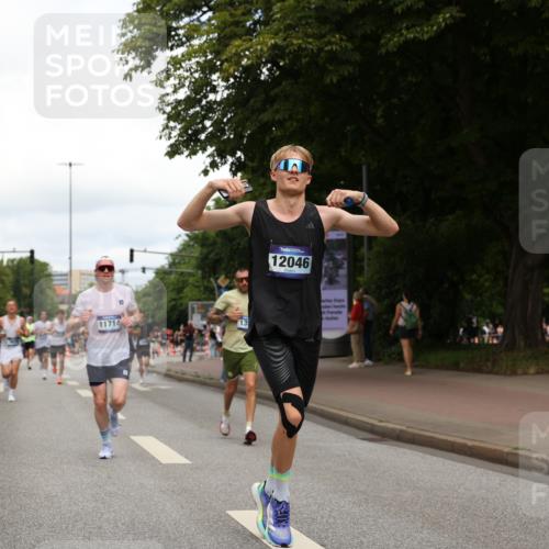 29.06.2025 - hella hamburg halbmarathon Yannick Fuchs http://msf.ph/oto/8235490 29.06.2025 10:34:29 20KM 1358, 1975, 2573, 2972, 3547, 3626, 4381, 4398, 4766, 4888, 5752, 6149, 6152, 7495, 7622, 8346, 8467, 8574, 8933, 9116, 9540, 11284, 11714, 11806, 12046, 12091, 12372, 13190, 14077, 14699, 15421, 15435, 15813, 15828, 16580, 17425, 17792, 17916, 17973, 18013, 18154 meine-sportfotos.de