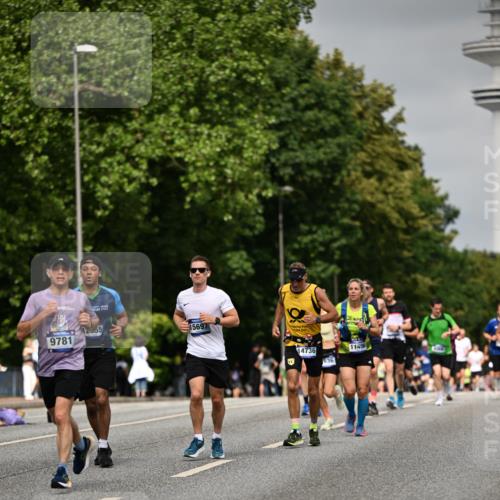 29.06.2025 - hella hamburg halbmarathon Dr. Thomas Lammeyer http://msf.ph/oto/8235497 29.06.2025 10:13:40 Kennedybrücke 1838, 3921, 5511, 7187, 7333, 7636, 8219, 9366, 9434, 9674, 9781, 10036, 10819, 10943, 11067 meine-sportfotos.de