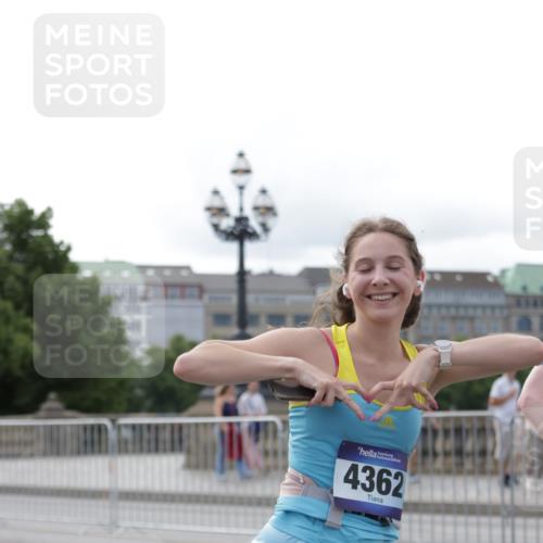 29.06.2025 - hella hamburg halbmarathon Jannik Wohlers http://msf.ph/oto/8235529 29.06.2025 10:28:38 Lombardsbrücke 1869, 2688, 3717, 4161, 4362, 4834, 4982, 5167, 6345, 7169, 8048, 12099, 12404, 12442, 14205, 15143, 15452, 15453, 15952, 15955 meine-sportfotos.de