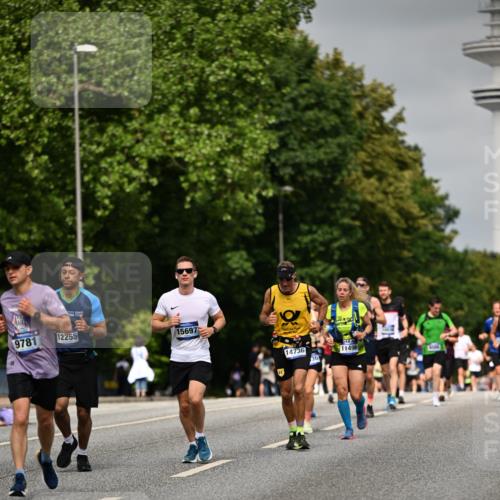 29.06.2025 - hella hamburg halbmarathon Dr. Thomas Lammeyer http://msf.ph/oto/8235551 29.06.2025 10:13:41 Kennedybrücke 1838, 3921, 5511, 7187, 7333, 7636, 8219, 9366, 9434, 9674, 9781, 10036, 10819, 10943, 11067 meine-sportfotos.de