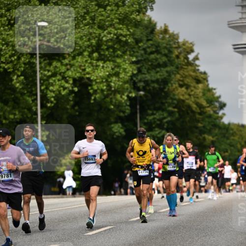 29.06.2025 - hella hamburg halbmarathon Dr. Thomas Lammeyer http://msf.ph/oto/8235578 29.06.2025 10:13:41 Kennedybrücke 1838, 3921, 5511, 7187, 7333, 7636, 8219, 9366, 9434, 9674, 9781, 10036, 10819, 10943, 11067 meine-sportfotos.de