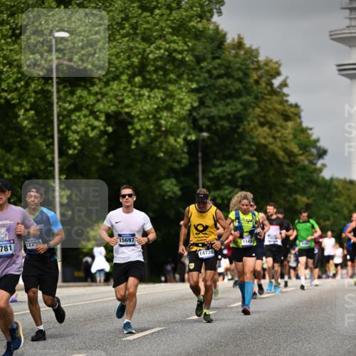 29.06.2025 - hella hamburg halbmarathon Dr. Thomas Lammeyer http://msf.ph/oto/8235618 29.06.2025 10:13:41 Kennedybrücke 1838, 3921, 5511, 7187, 7333, 7636, 8219, 9366, 9434, 9674, 9781, 10036, 10819, 10943, 11067 meine-sportfotos.de