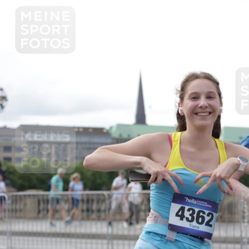 29.06.2025 - hella hamburg halbmarathon Jannik Wohlers http://msf.ph/oto/8235664 29.06.2025 10:28:38 Lombardsbrücke 1869, 2688, 3717, 4161, 4362, 4834, 4982, 5167, 6345, 7169, 8048, 12099, 12404, 12442, 14205, 15143, 15452, 15453, 15952, 15955 meine-sportfotos.de
