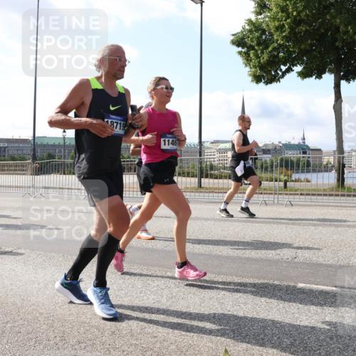 29.06.2025 - hella hamburg halbmarathon Lena Gebhardt http://msf.ph/oto/8235687 29.06.2025 09:56:14 Lombardsbrücke 1061, 1143, 1216, 1257, 1267, 1452, 1499, 1502, 1507, 1592, 1689, 2082, 2083, 2250, 2260, 2504, 2771, 2818, 2864, 2884, 2953, 3060, 3256, 3296, 3543, 3692, 4033, 4077, 4127, 4324, 4346, 4557, 4601, 4833, 5116, 5482, 5600, 5607, 5978, 6115, 6134, 6168, 6511, 6512, 6994, 7056, 7100, 7178, 7224, 7332, 7583, 7943, 8335, 8514, 8968, 8989, 8996, 9246, 9537, 10596 meine-sportfotos.de