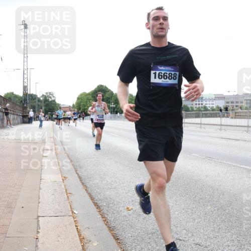 29.06.2025 - hella hamburg halbmarathon Lena Gebhardt http://msf.ph/oto/8235720 29.06.2025 10:09:30 Lombardsbrücke 1147, 1188, 1456, 1483, 1513, 1823, 1838, 2978, 4859, 5806, 5885, 6674, 7187, 8090, 8685, 9297, 9306, 9718, 9988, 10194, 10819, 11067, 11496, 12156, 12255, 12509, 12862, 13210, 13660, 13739, 14736, 15697, 16688, 16918, 17347, 17630, 18440, 18726, 18727, 19166, 19242 meine-sportfotos.de