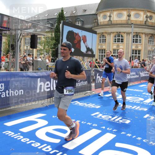 29.06.2025 - hella hamburg halbmarathon Michael Strokosch http://msf.ph/oto/8235787 29.06.2025 10:47:46 Ziel 2340, 2708, 5915, 7962, 10988, 11283, 12679, 13948, 15478, 16205, 17229, 18430 meine-sportfotos.de