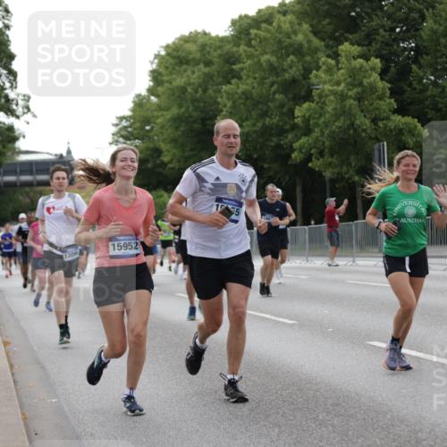 29.06.2025 - hella hamburg halbmarathon Jannik Wohlers http://msf.ph/oto/8235794 29.06.2025 10:28:45 Lombardsbrücke 2688, 4161, 4362, 4373, 4982, 6345, 7169, 7449, 8048, 10198, 10808, 11989, 12099, 12404, 12442, 12958, 13090, 15952, 15955, 16673, 18414 meine-sportfotos.de