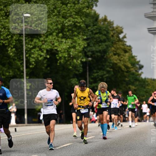29.06.2025 - hella hamburg halbmarathon Dr. Thomas Lammeyer http://msf.ph/oto/8235795 29.06.2025 10:13:41 Kennedybrücke 1838, 3921, 5511, 7187, 7333, 7636, 8219, 9366, 9434, 9674, 9781, 10036, 10819, 10943, 11067 meine-sportfotos.de