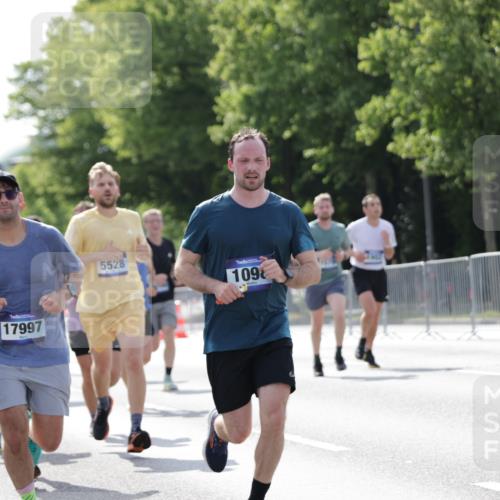 29.06.2025 - hella hamburg halbmarathon Jannik Wohlers http://msf.ph/oto/8235817 29.06.2025 09:53:32 Lombardsbrücke 1098, 1902, 2270, 2516, 2823, 4140, 4235, 4237, 4247, 4949, 5115, 5528, 5532, 5650, 6198, 6309, 6575, 7167, 7734, 8023, 8269, 9030, 9043, 9105, 9482, 9619, 10792, 11077, 11936, 12084, 13223, 13225, 13297, 13554, 14415, 14618, 14619, 14730, 15026, 15365, 15611, 15784, 15851, 15950, 16081, 16136, 16466, 16475, 16549, 16624, 16625, 16677, 16766, 17032, 17033, 17363, 17376, 17864, 17997, 18249, 18718, 18790, 18873, 19112 meine-sportfotos.de