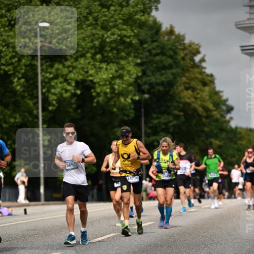 29.06.2025 - hella hamburg halbmarathon Dr. Thomas Lammeyer http://msf.ph/oto/8235851 29.06.2025 10:13:42 Kennedybrücke 1838, 3921, 5511, 7187, 7333, 7636, 8219, 9366, 9434, 9674, 9781, 10036, 10819, 10943, 11067 meine-sportfotos.de