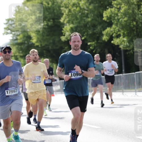 29.06.2025 - hella hamburg halbmarathon Jannik Wohlers http://msf.ph/oto/8235853 29.06.2025 09:53:32 Lombardsbrücke 1098, 1902, 2270, 2516, 2823, 4140, 4235, 4237, 4247, 4949, 5115, 5528, 5532, 5650, 6198, 6309, 6575, 7167, 7734, 8023, 8269, 9030, 9043, 9105, 9482, 9619, 10792, 11077, 11936, 12084, 13223, 13225, 13297, 13554, 14415, 14618, 14619, 14730, 15026, 15365, 15611, 15784, 15851, 15950, 16081, 16136, 16466, 16475, 16549, 16624, 16625, 16677, 16766, 17032, 17033, 17363, 17376, 17864, 17997, 18249, 18718, 18790, 18873, 19112 meine-sportfotos.de