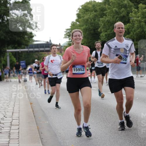 29.06.2025 - hella hamburg halbmarathon Jannik Wohlers http://msf.ph/oto/8235867 29.06.2025 10:28:45 Lombardsbrücke 2688, 4161, 4362, 4373, 4982, 6345, 7169, 7449, 8048, 10198, 10808, 11989, 12099, 12404, 12442, 12958, 13090, 15952, 15955, 16673, 18414 meine-sportfotos.de