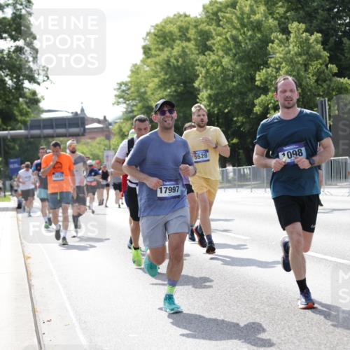 29.06.2025 - hella hamburg halbmarathon Jannik Wohlers http://msf.ph/oto/8235897 29.06.2025 09:53:33 Lombardsbrücke 1098, 1413, 1902, 2270, 2516, 2823, 4235, 4237, 4949, 5115, 5528, 5650, 6198, 6309, 6575, 7167, 7734, 8023, 8269, 8928, 9030, 9043, 9105, 9482, 9619, 10792, 11077, 11936, 12084, 13223, 13225, 13297, 13554, 14415, 14618, 14619, 14730, 15026, 15365, 15611, 15784, 15851, 15950, 16081, 16136, 16466, 16475, 16549, 16624, 16625, 16677, 17033, 17363, 17376, 17864, 17997, 18249, 18718, 18790, 18873, 19112 meine-sportfotos.de