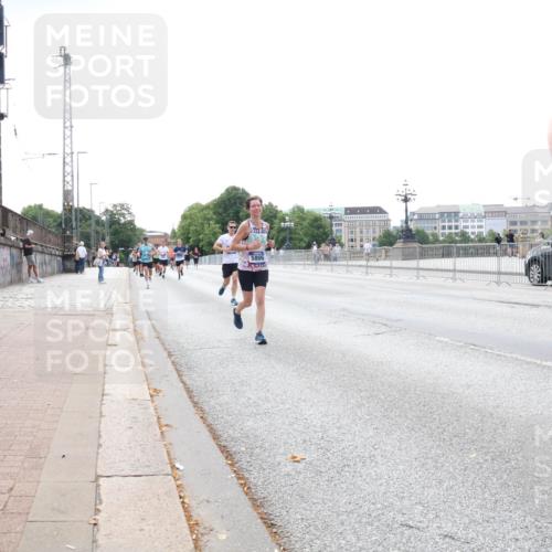 29.06.2025 - hella hamburg halbmarathon Lena Gebhardt http://msf.ph/oto/8235911 29.06.2025 10:09:30 Lombardsbrücke 1147, 1188, 1456, 1483, 1513, 1823, 1838, 2978, 4859, 5806, 5885, 6674, 7187, 8090, 8685, 9297, 9306, 9718, 9988, 10194, 10819, 11067, 11496, 12156, 12255, 12509, 12862, 13210, 13660, 13739, 14736, 15697, 16688, 16918, 17347, 17630, 18440, 18726, 18727, 19166, 19242 meine-sportfotos.de