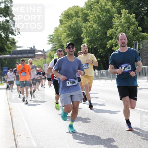 29.06.2025 - hella hamburg halbmarathon Jannik Wohlers http://msf.ph/oto/8235912 29.06.2025 09:53:33 Lombardsbrücke 1098, 1413, 1902, 2270, 2516, 2823, 4235, 4237, 4949, 5115, 5528, 5650, 6198, 6309, 6575, 7167, 7734, 8023, 8269, 8928, 9030, 9043, 9105, 9482, 9619, 10792, 11077, 11936, 12084, 13223, 13225, 13297, 13554, 14415, 14618, 14619, 14730, 15026, 15365, 15611, 15784, 15851, 15950, 16081, 16136, 16466, 16475, 16549, 16624, 16625, 16677, 17033, 17363, 17376, 17864, 17997, 18249, 18718, 18790, 18873, 19112 meine-sportfotos.de