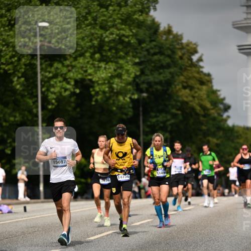 29.06.2025 - hella hamburg halbmarathon Dr. Thomas Lammeyer http://msf.ph/oto/8235939 29.06.2025 10:13:42 Kennedybrücke 1838, 3921, 5511, 7187, 7333, 7636, 8219, 9366, 9434, 9674, 9781, 10036, 10819, 10943, 11067 meine-sportfotos.de