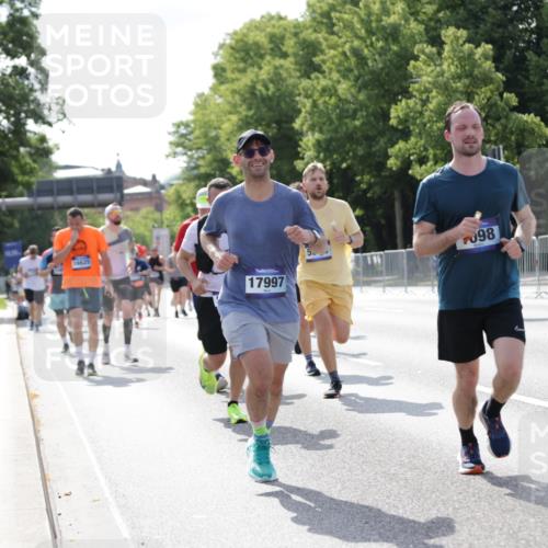 29.06.2025 - hella hamburg halbmarathon Jannik Wohlers http://msf.ph/oto/8235951 29.06.2025 09:53:34 Lombardsbrücke 1098, 1413, 1476, 1902, 2270, 2516, 2823, 4235, 4237, 4949, 5115, 5528, 6198, 6309, 6575, 7167, 7734, 8023, 8269, 8928, 9030, 9043, 9105, 9482, 9619, 10792, 11077, 11936, 12084, 12679, 13223, 13225, 13297, 13554, 14415, 14618, 14619, 14730, 15026, 15365, 15611, 15784, 15851, 15950, 16081, 16136, 16466, 16475, 16549, 16624, 16625, 16677, 17033, 17363, 17376, 17451, 17864, 17997, 18249, 18718, 18790, 18873, 19112 meine-sportfotos.de