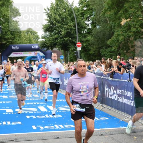 29.06.2025 - hella hamburg halbmarathon Zöllner http://msf.ph/oto/8235978 29.06.2025 10:55:02 Ziel 1327, 2884, 3652, 4249, 4616, 4938, 5020, 6433, 6994, 8514, 8698, 10266, 13988, 14638, 14750, 14845, 15126, 15156, 15879, 16047, 16623, 16868, 18181, 18325 meine-sportfotos.de