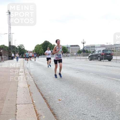 29.06.2025 - hella hamburg halbmarathon Lena Gebhardt http://msf.ph/oto/8236026 29.06.2025 10:09:31 Lombardsbrücke 1147, 1188, 1456, 1483, 1513, 1823, 1838, 2978, 4859, 5806, 5885, 6674, 7187, 8090, 8685, 9297, 9306, 9718, 9988, 10194, 10819, 11067, 11496, 12156, 12255, 12509, 12862, 13210, 13660, 13739, 14736, 15697, 16688, 16918, 17347, 17630, 18076, 18440, 18726, 18727, 19166, 19242 meine-sportfotos.de