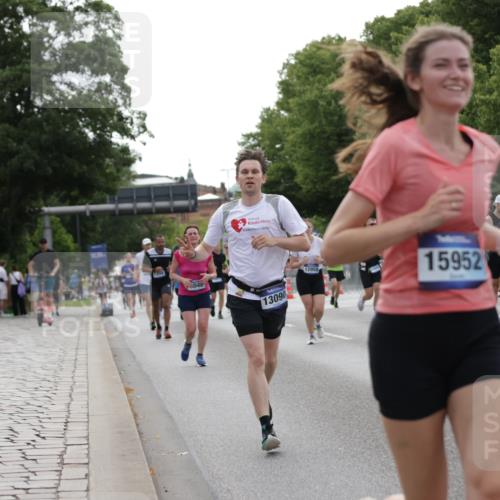 29.06.2025 - hella hamburg halbmarathon Jannik Wohlers http://msf.ph/oto/8236027 29.06.2025 10:28:46 Lombardsbrücke 1230, 2688, 4161, 4362, 4373, 4982, 6345, 7169, 7449, 8048, 10198, 10641, 10808, 11989, 12099, 12404, 12442, 12958, 13090, 15952, 15955, 16673, 18414 meine-sportfotos.de