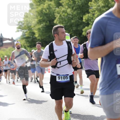 29.06.2025 - hella hamburg halbmarathon Jannik Wohlers http://msf.ph/oto/8236054 29.06.2025 09:53:35 Lombardsbrücke 1098, 1119, 1413, 1424, 1476, 1902, 2270, 2516, 2823, 4235, 4237, 4949, 5115, 5528, 6198, 6309, 6575, 7167, 7734, 8023, 8269, 8928, 9030, 9043, 9105, 9482, 9619, 10792, 11077, 11848, 11936, 12084, 12679, 12706, 12724, 13223, 13225, 13297, 13554, 14415, 14541, 14730, 15026, 15365, 15611, 15784, 15950, 16081, 16136, 16466, 16475, 16549, 16624, 16625, 16677, 17033, 17363, 17376, 17451, 17864, 17997, 18249, 18718, 18790, 18873, 19112 meine-sportfotos.de