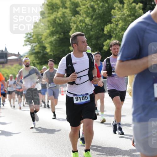 29.06.2025 - hella hamburg halbmarathon Jannik Wohlers http://msf.ph/oto/8236069 29.06.2025 09:53:35 Lombardsbrücke 1098, 1119, 1413, 1424, 1476, 1902, 2270, 2516, 2823, 4235, 4237, 4949, 5115, 5528, 6198, 6309, 6575, 7167, 7734, 8023, 8269, 8928, 9030, 9043, 9105, 9482, 9619, 10792, 11077, 11848, 11936, 12084, 12679, 12706, 12724, 13223, 13225, 13297, 13554, 14415, 14541, 14730, 15026, 15365, 15611, 15784, 15950, 16081, 16136, 16466, 16475, 16549, 16624, 16625, 16677, 17033, 17363, 17376, 17451, 17864, 17997, 18249, 18718, 18790, 18873, 19112 meine-sportfotos.de