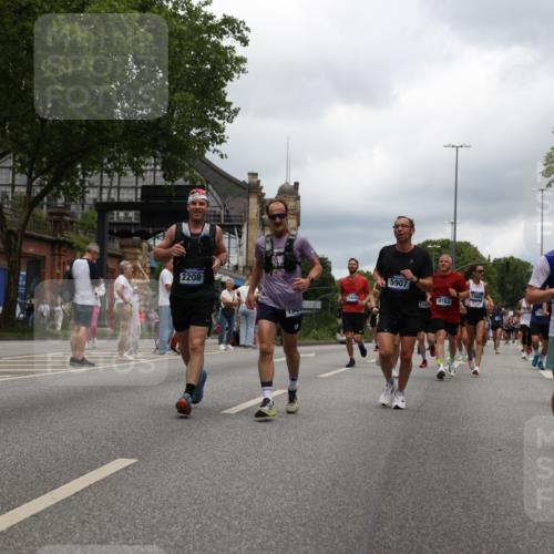 29.06.2025 - hella hamburg halbmarathon Yannick Fuchs http://msf.ph/oto/8236070 29.06.2025 10:47:08 20KM 1061, 1258, 1499, 1683, 1706, 1783, 2074, 2099, 2208, 2346, 2910, 3059, 3334, 3399, 3999, 4065, 4419, 4587, 4635, 5077, 5607, 5907, 6198, 6628, 6897, 7232, 7383, 7509, 8273, 8361, 8587, 8651, 9065, 9163, 9537, 10724, 11217, 11588, 11589, 11604, 11689, 11992, 12155, 12413, 12482, 12490, 12875, 12910, 14323, 14805, 15126, 15179, 15430, 15681, 15980, 16467, 16538, 16986, 18249, 18720, 18901, 19208, 19244 meine-sportfotos.de