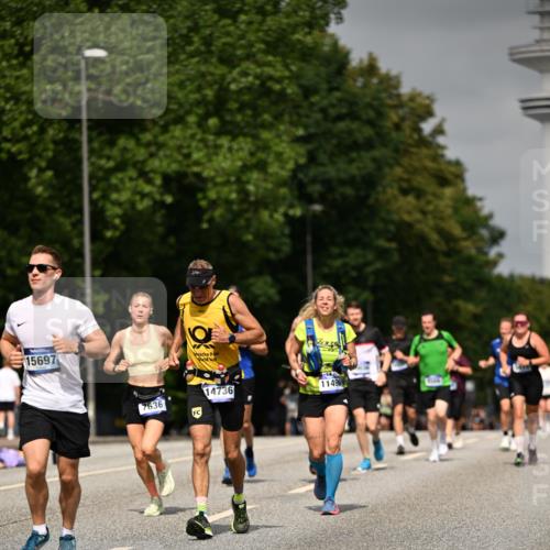 29.06.2025 - hella hamburg halbmarathon Dr. Thomas Lammeyer http://msf.ph/oto/8236110 29.06.2025 10:13:43 Kennedybrücke 1838, 3921, 5511, 7187, 7333, 7636, 8219, 9366, 9434, 9674, 9781, 10036, 10819, 10943, 11067 meine-sportfotos.de