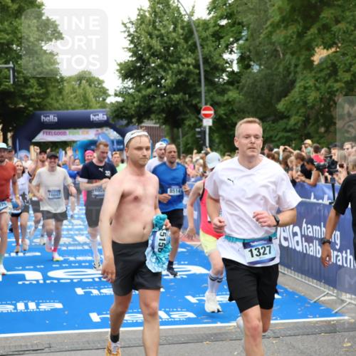 29.06.2025 - hella hamburg halbmarathon Zöllner http://msf.ph/oto/8236138 29.06.2025 10:55:04 Ziel 2884, 3652, 3791, 4249, 4616, 4938, 5020, 6433, 8514, 8691, 8698, 9060, 10266, 11333, 13297, 13988, 14638, 14750, 14845, 14948, 15126, 15156, 15879, 16047, 17803, 17842, 18181, 18325 meine-sportfotos.de