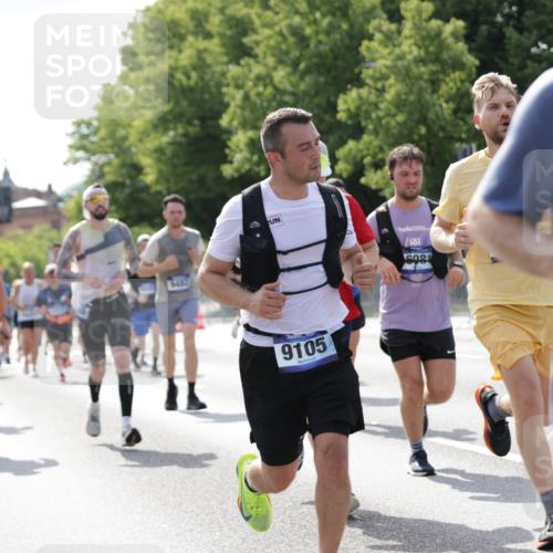 29.06.2025 - hella hamburg halbmarathon Jannik Wohlers http://msf.ph/oto/8236139 29.06.2025 09:53:35 Lombardsbrücke 1098, 1119, 1413, 1424, 1476, 1902, 2270, 2516, 2823, 4235, 4237, 4949, 5115, 5528, 6198, 6309, 6575, 7167, 7734, 8023, 8269, 8928, 9030, 9043, 9105, 9482, 9619, 10792, 11077, 11848, 11936, 12084, 12679, 12706, 12724, 13223, 13225, 13297, 13554, 14415, 14541, 14730, 15026, 15365, 15611, 15784, 15950, 16081, 16136, 16466, 16475, 16549, 16624, 16625, 16677, 17033, 17363, 17376, 17451, 17864, 17997, 18249, 18718, 18790, 18873, 19112 meine-sportfotos.de