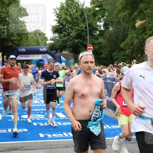 29.06.2025 - hella hamburg halbmarathon Zöllner http://msf.ph/oto/8236175 29.06.2025 10:55:04 Ziel 2884, 3652, 3791, 4249, 4616, 4938, 5020, 6433, 8514, 8691, 8698, 9060, 10266, 11333, 13297, 13988, 14638, 14750, 14845, 14948, 15126, 15156, 15879, 16047, 17803, 17842, 18181, 18325 meine-sportfotos.de