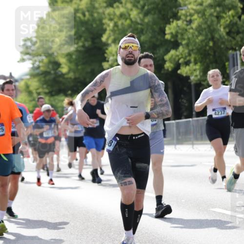 29.06.2025 - hella hamburg halbmarathon Jannik Wohlers http://msf.ph/oto/8236208 29.06.2025 09:53:37 Lombardsbrücke 1098, 1119, 1413, 1424, 1476, 1892, 1902, 2270, 2823, 3785, 4183, 4185, 4235, 4237, 4949, 5528, 6198, 6309, 6831, 7167, 7734, 8023, 8269, 8928, 9043, 9105, 9463, 9482, 9619, 10529, 10792, 11773, 11848, 11936, 12084, 12159, 12203, 12679, 12706, 12724, 13223, 13297, 13554, 14415, 14541, 14730, 15026, 15365, 15611, 15784, 15950, 16081, 16136, 16314, 16466, 16475, 16624, 16625, 16893, 17033, 17363, 17451, 17864, 17997, 18249, 18499, 18790, 19112 meine-sportfotos.de