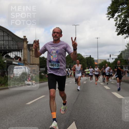 29.06.2025 - hella hamburg halbmarathon Yannick Fuchs http://msf.ph/oto/8236236 29.06.2025 10:34:31 20KM 1358, 1603, 1975, 2573, 2826, 2972, 3547, 3626, 4381, 4398, 4766, 4888, 5752, 6149, 6152, 7495, 7622, 8346, 8467, 8574, 8933, 9116, 9540, 11284, 11714, 11806, 12046, 12091, 13190, 14077, 14699, 15421, 15813, 15828, 16580, 17425, 17792, 17916, 17973, 18013, 18154, 18979 meine-sportfotos.de